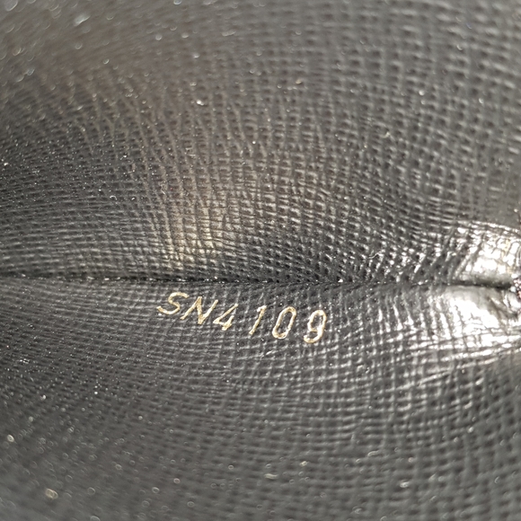 Louis Vuitton Coin Purse from trio pouch - Picture 3 of 6